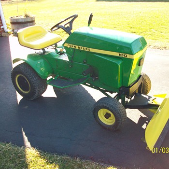 Vintage John Deere 100