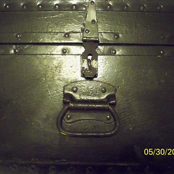 LT. COLONEL ARMY TRUNK FOUND WITH FREE SIGN ALONG ROAD - Military and Wartime