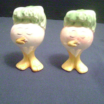 Vintage Onion  S & P Shaker Set