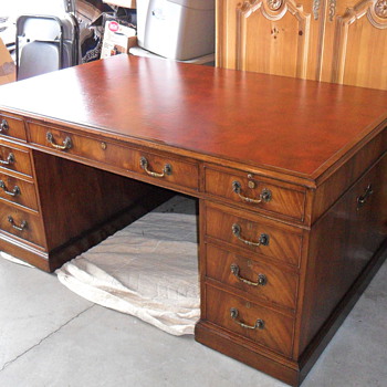 William B. Uihlein owned this Desk Schlitz Brewery