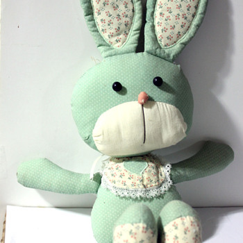 2 Old Stuffed Animals i Need Help Identifying