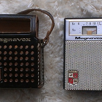 Magnavox AM62 Transistor Radio - Radios