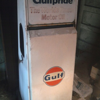 Gulf Oil Gas Station Dispensor, sign, and red can