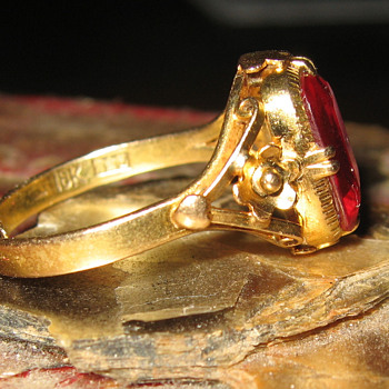 18k ruby ring