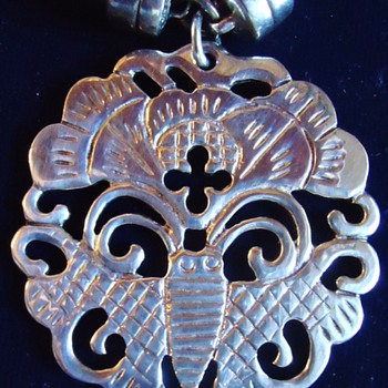 Sterling Pendant Bee on flower? Pendant 22.7 grams and fasteners also sterling - Fine Jewelry