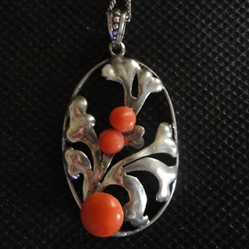 Jugendstil Silver & Coral pendant by Adolf Mayer, Frankfurt c. 1920 - Fine Jewelry