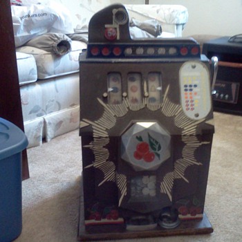 My Dad's 1910 nickel slot machine - Coin Operated