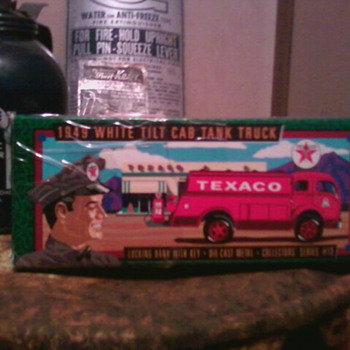 Texaco toy truck in original box - Model Cars