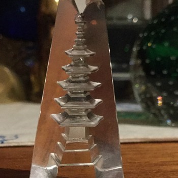Hoya reverse cut obelisk Pagoda - Art Glass