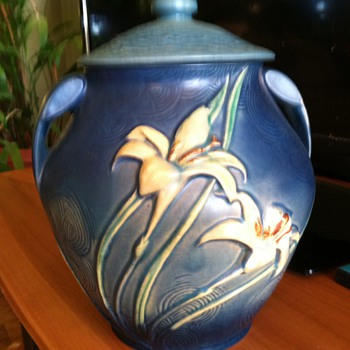 Roseville cookie jar