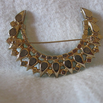 Antique - vintage Emerald Pin