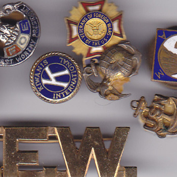 Old lapel pins ,VFW, Kiwanis Club, Navy. Marines ect 