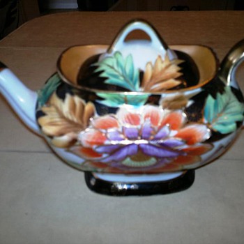 Beautiful Asian teapot 