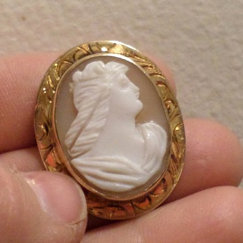 Victorian,10 Karat Carved Shell Cameo Pin/Pendant - Victorian Era