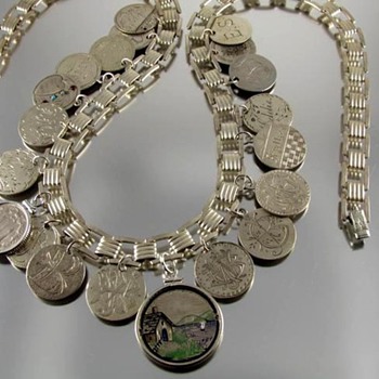 Victorian Love Token bracelet and matching earrings - Fine Jewelry