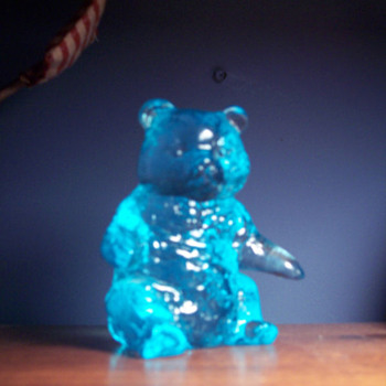 does anybody know what this is and when it was made  - Art Glass