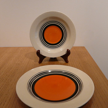 SUSIE COOPER PLATE AND SAUCER E496.