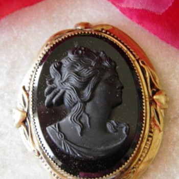 Vintage Jet Cameo Mourning Brooch - Fine Jewelry