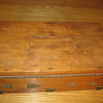 Stagecoach Trunk possibly from 1715 - Furniture
