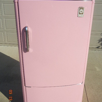 VINTAGE 1950S PINK FRIDGE REFRIGERATOR LIKE NEW MID CENTURY MODERN RETRO EAMES ERA 