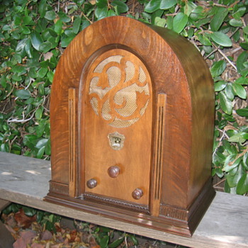 Jackson Bell Tulip Grill Tube Radio Model 68 from 1931 - Radios