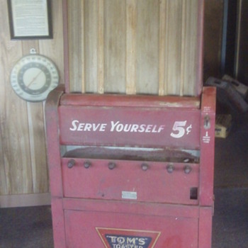 Old Toms Vending Machine 