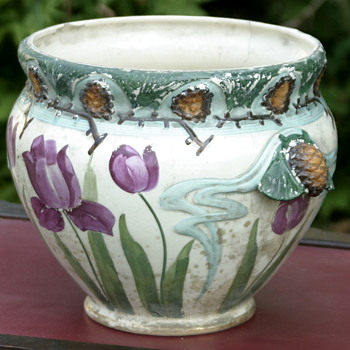 who made this beautiful Art Nouveau jardiniere? - Pottery
