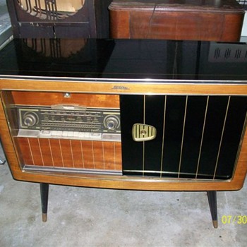 Fonovox Imperial Am Fm & SW with Trun Table
