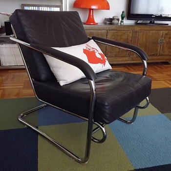 Black Leather & Chrome cantilever chair - No tags, labels or info! Help?