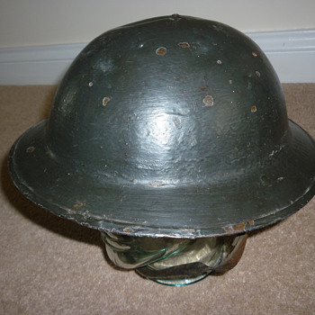 Standard British WW1 steel helmet. - Military and Wartime