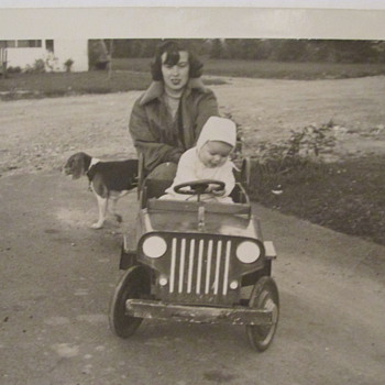 Family Pedal Car c.1952 - Model Cars
