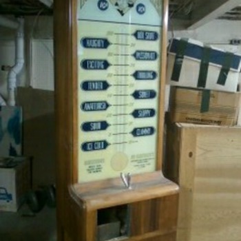 1945 Kiss-O-Meter, arcade/fortune teller machine. - Games