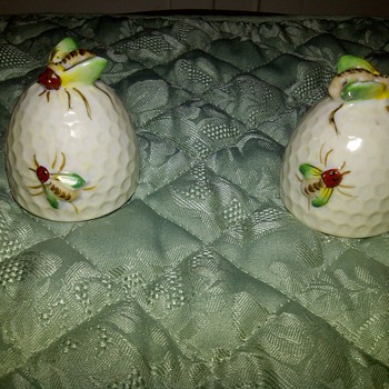 Bee hive salt and pepper shakers