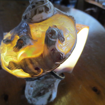 pretty carved shell vase - Animals