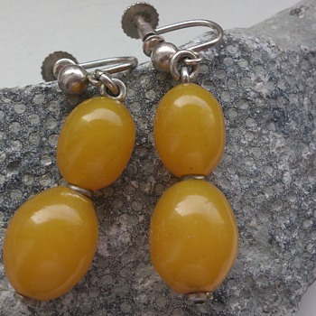 Art deco eggyolk (?) stone or early plastic earrings - Art Deco