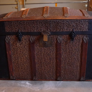 Wondering About the Origin and Age of this Beautiful Trunk
