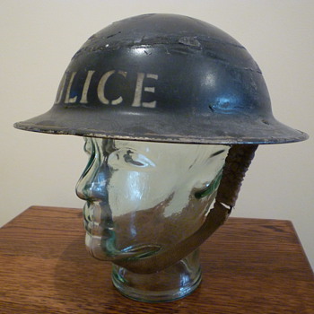 Scarce British WWII steel helmet. - Military and Wartime
