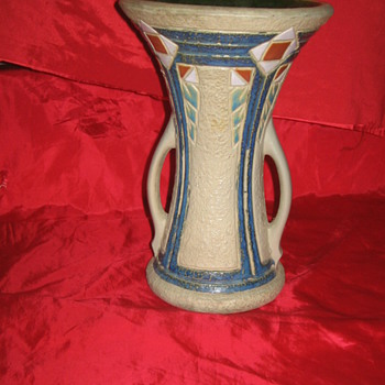 Arts & crafts pottery ?? unknown