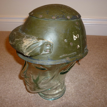 WW11 British tank crew helmet - Military and Wartime