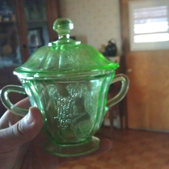 Nice Parrot Covered Sugar Bowl
