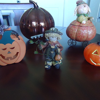 THIS IS MY HALLOWEEN VIGIL. - Figurines