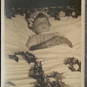 Post mortem photograph (19--?) - Photographs
