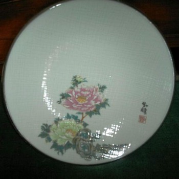 Signed Japaense ? plate with marks  