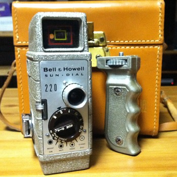 Bell & Howell Sun Dial 220 - Cameras