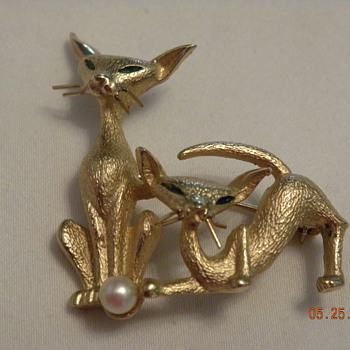 M Boucher cats - Costume Jewelry