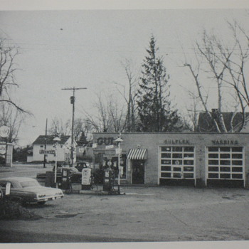 The sad evolution of a gas station, then and now. - Petroliana