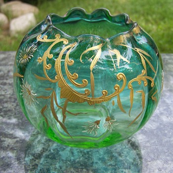 Late 19th Century Bohemian Gold Enamled Vaseline Rose Bowl - Art Glass