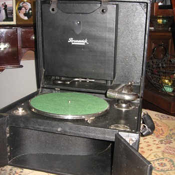 1923 Brunswick Model 101 - Records