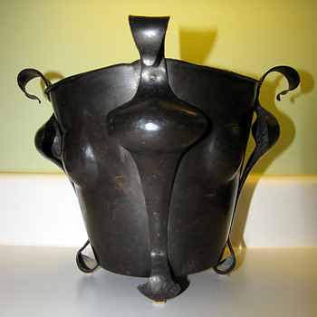 British Arts & Crafts Hand-wrought Copper Planter / Coal Bucket  - Arts and Crafts