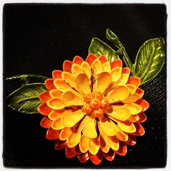 PRETTY BROOCH
